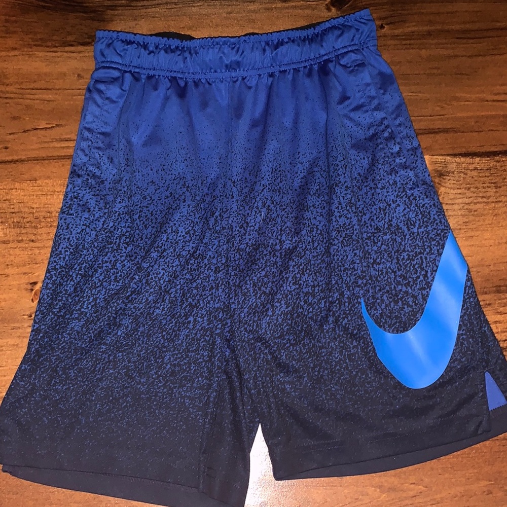 SOLD💥BLUE NIKE SHORTS - BOYS LARGE - Picture 1 of 4